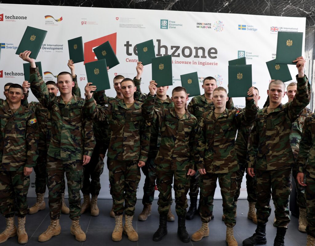 Primii 20 de militari au finalizat cu succes programul de formare profesională TechZone